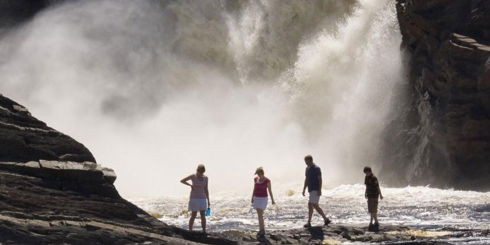 Au pied des Chutes de la Chaudière, à Charny