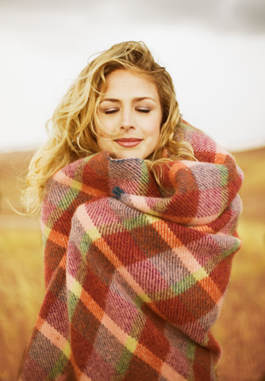 deco_femme-dans-une-couverture