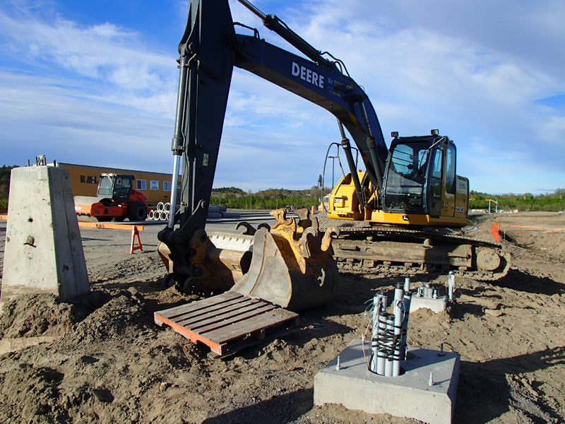 machinerie-lourde-pour-la-construction-du-carrefour-st-romuald-1