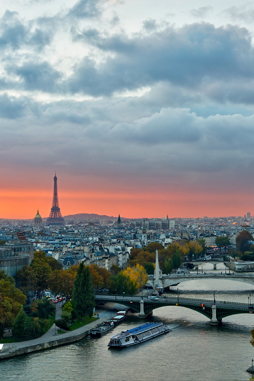 tour-eiffel-et-seine-a-paris