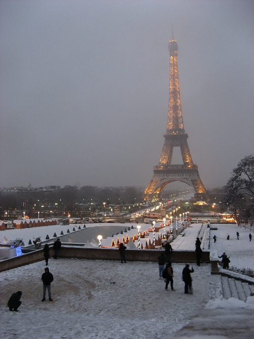 tour-eiffel-une-soiree-enneignee