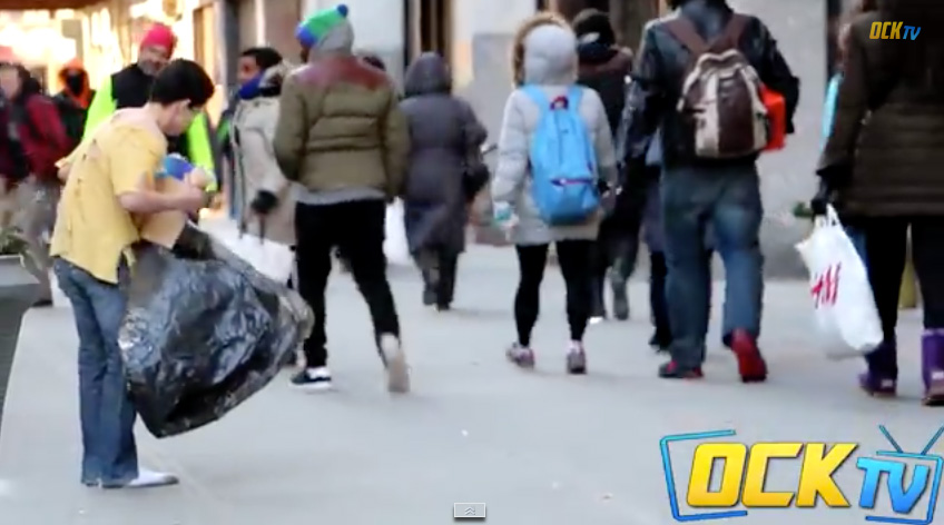 enfant-qui-a-froid-dehors-a-new-york-experience-sociale